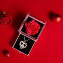 Colar com pingente vermelho e caixa de presente com flor rosa